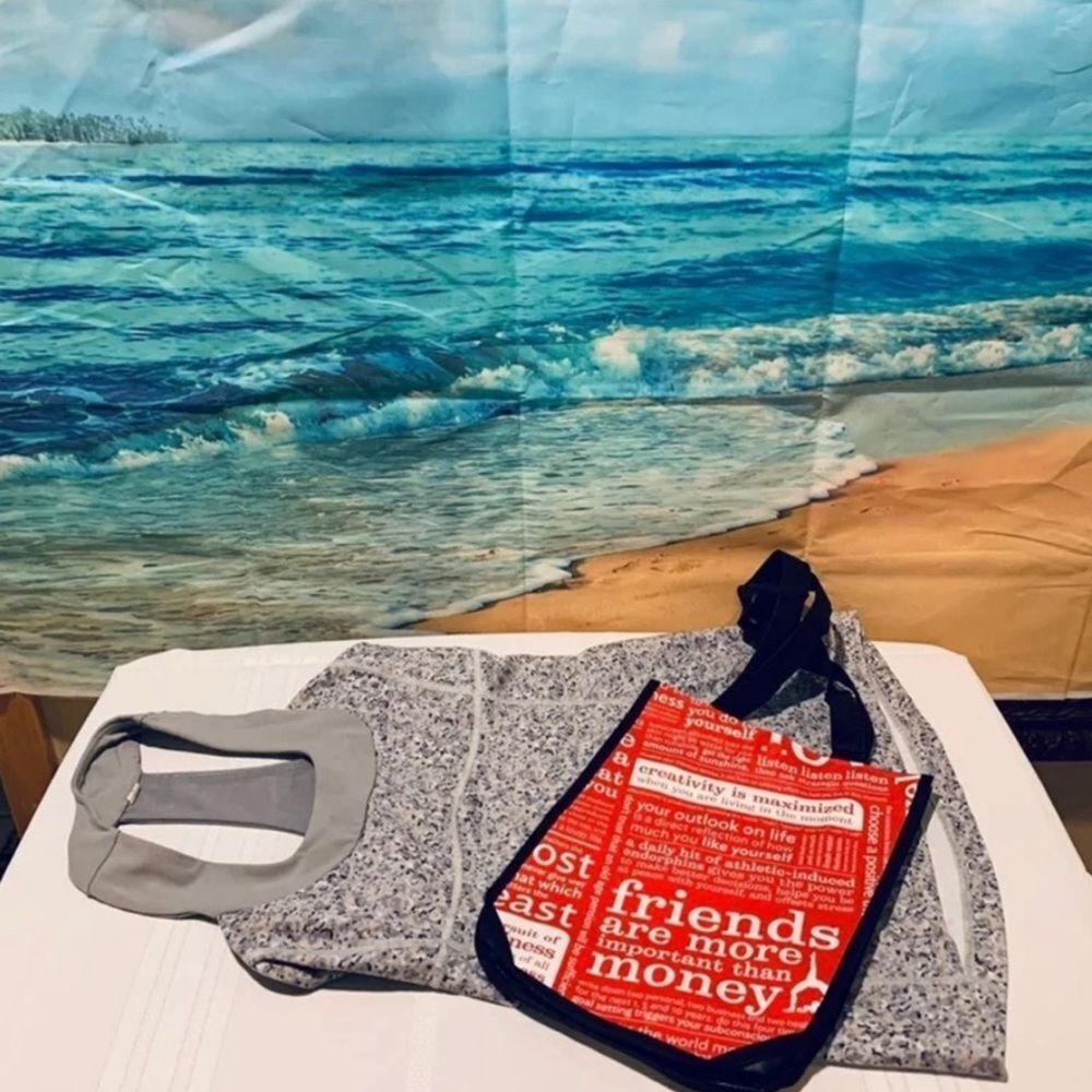 Lululemon Lulu Tank Gray White Print Scoop Neck Racerback Athletic Top Size 6 - Picture 3 of 12